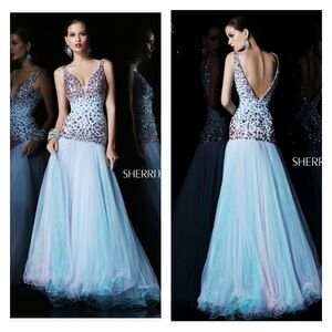 NWT SHERRI HILL Embellished Deep V Neck Mermaid Tulle Gown Blue Pink Size 2